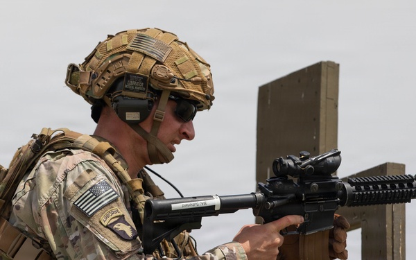 Fort Hood Soldiers Conduct M4A1 Qualifications