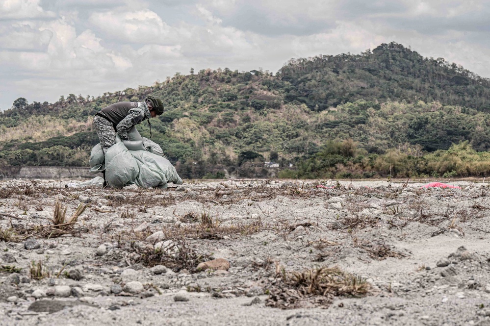 Balikatan 2026: U.S., Philippine SOF execute friendship jumps