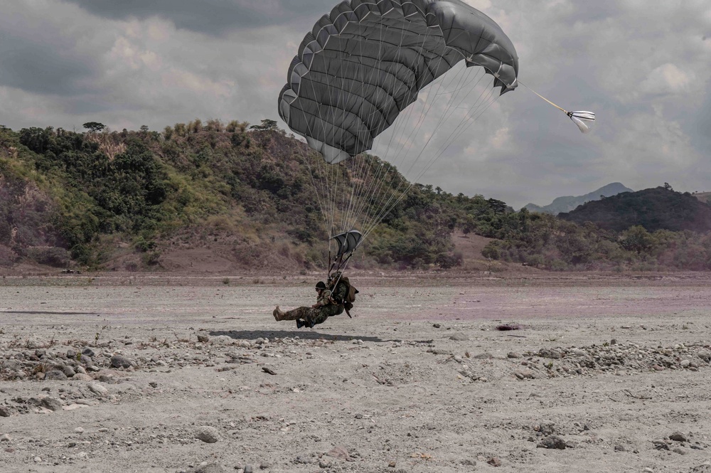 Balikatan 2026: U.S., Philippine SOF execute friendship jumps