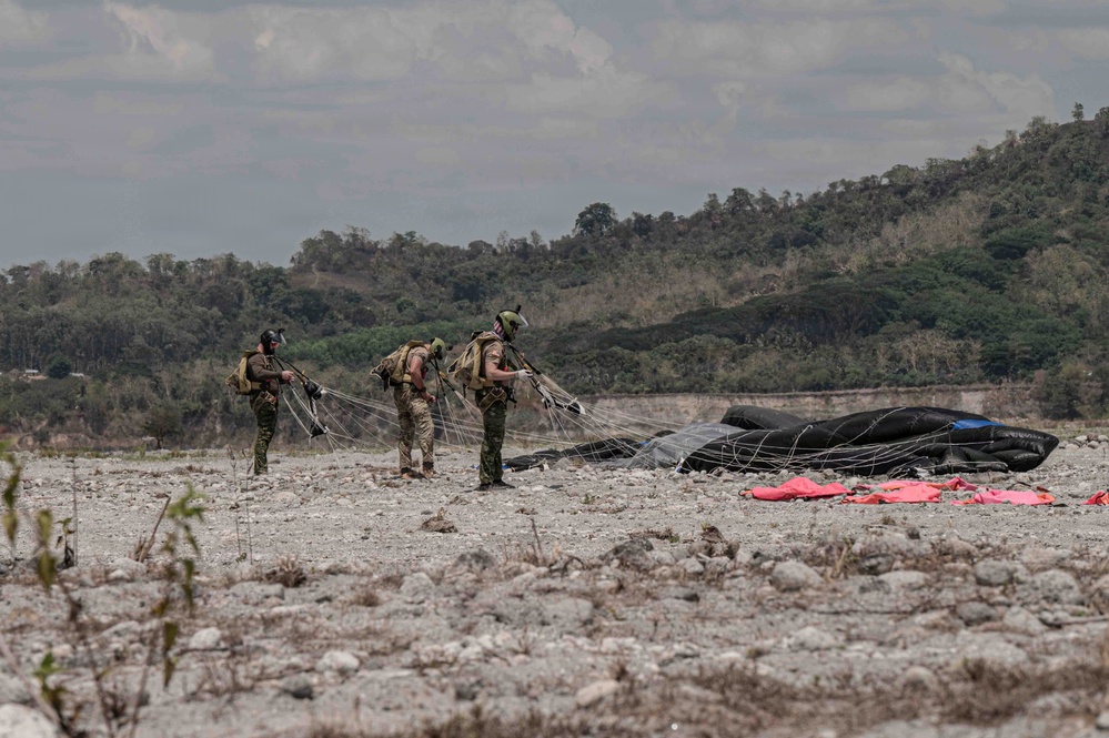 Balikatan 2026: U.S., Philippine SOF execute friendship jumps