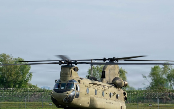 Eighth Army Soldiers Conduct Air Movement