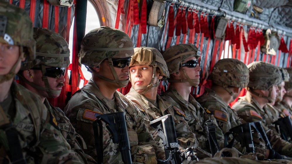 Eighth Army Soldiers Conduct Air Movement