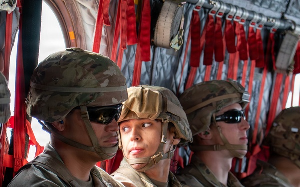 Eighth Army Soldiers Conduct Air Movement