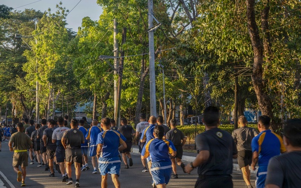 U.S. Marines, Armed Forces of the Philippines conduct Physical Training