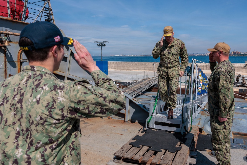 Distinguished Visitors aboard USS Gonzalez (DDG 66)