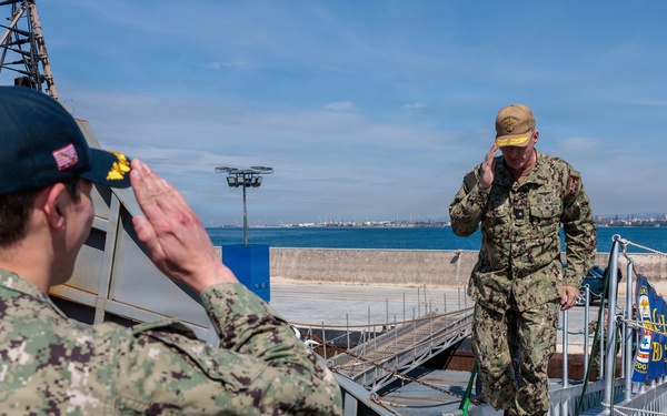 Distinguished Visitors aboard USS Gonzalez (DDG 66)