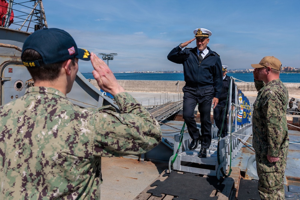 Distinguished Visitors aboard USS Gonzalez (DDG 66)