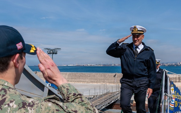 Distinguished Visitors aboard USS Gonzalez (DDG 66)