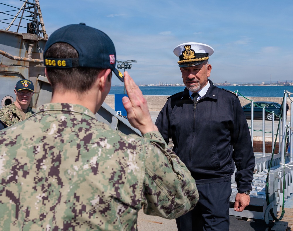 Distinguished Visitors aboard USS Gonzalez (DDG 66)