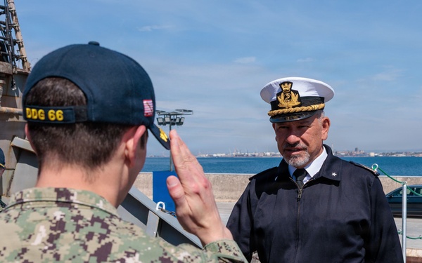 Distinguished Visitors aboard USS Gonzalez (DDG 66)