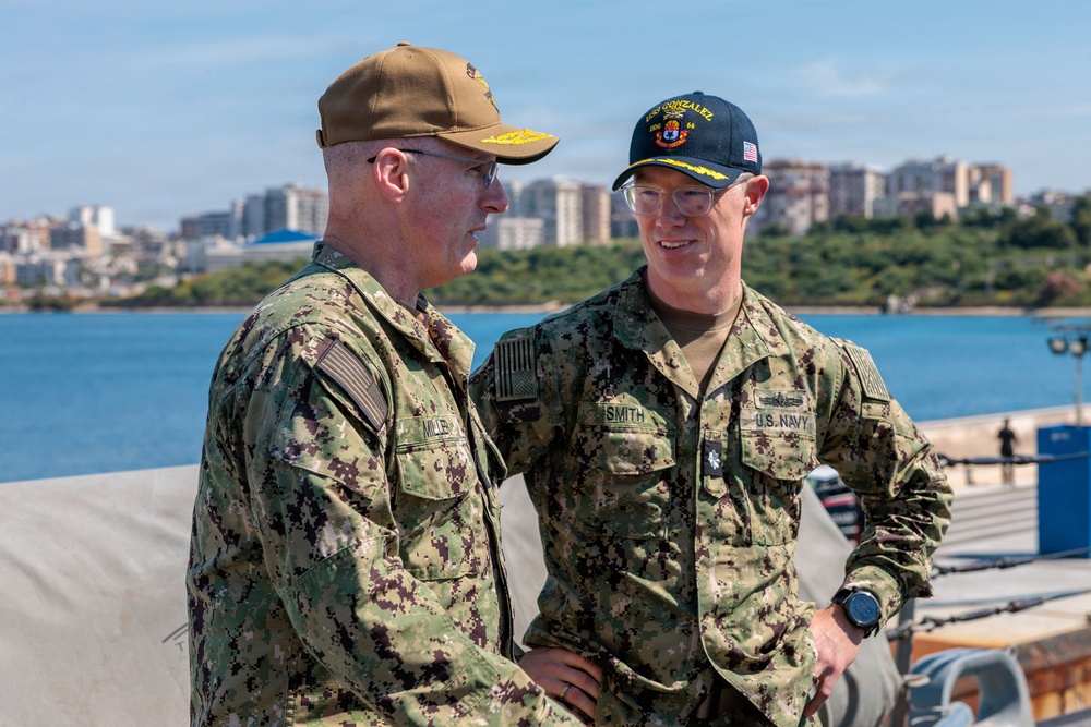 Distinguished Visitors aboard USS Gonzalez (DDG 66)