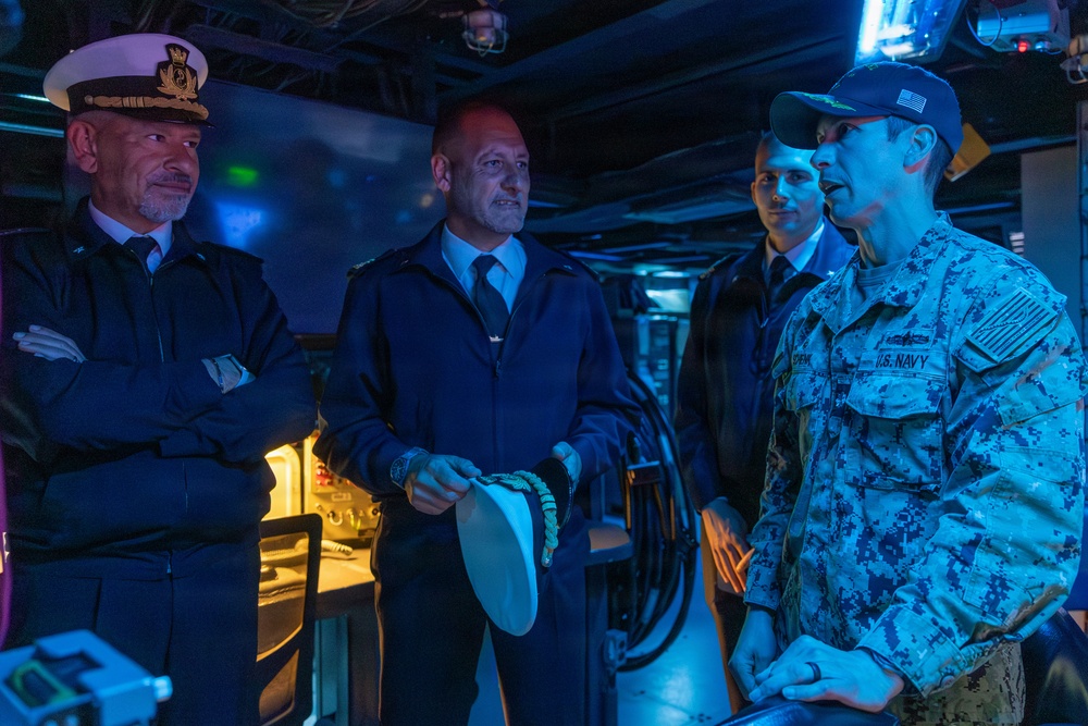 Distinguished Visitors aboard USS Gonzalez (DDG 66)