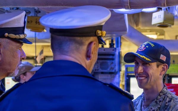 Distinguished Visitors aboard USS Gonzalez (DDG 66)