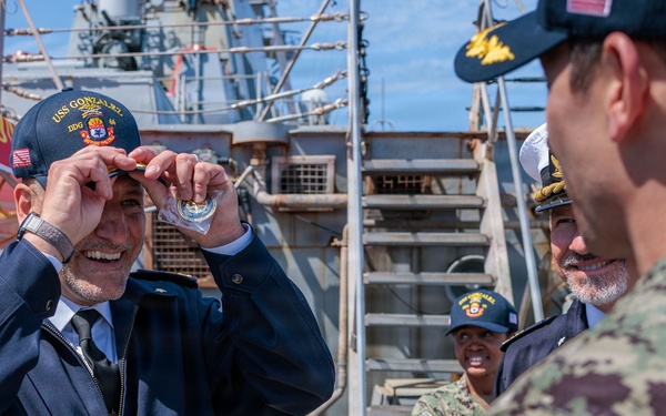 Distinguished Visitors aboard USS Gonzalez (DDG 66)