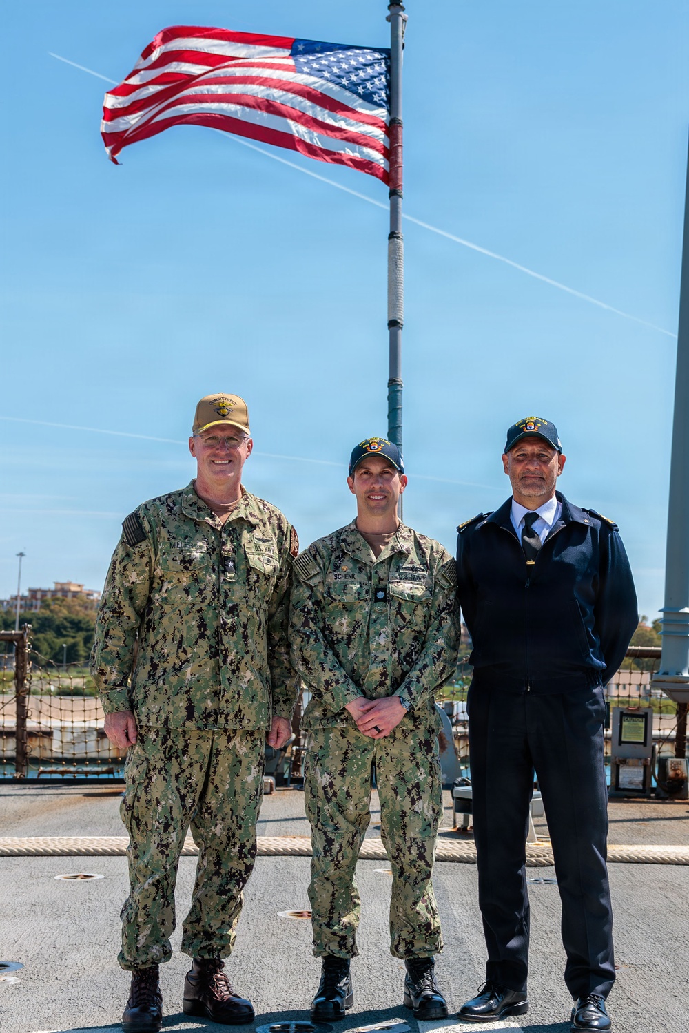 Distinguished Visitors aboard USS Gonzalez (DDG 66)