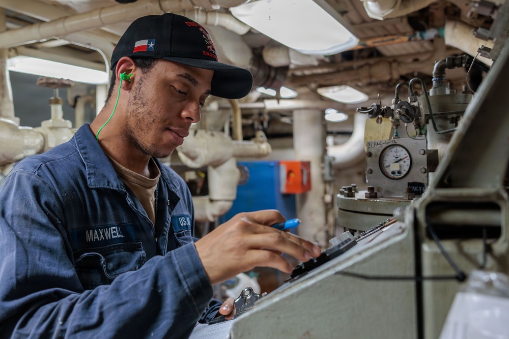 Engineers aboard USS Gonzalez (DDG 66)