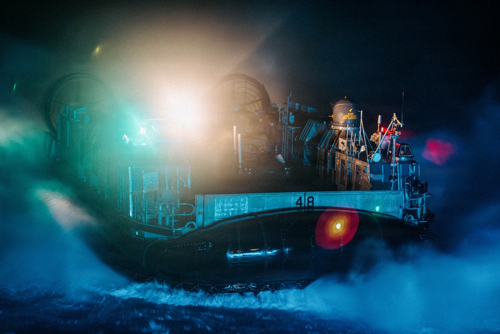 11th MEU Marines, Sailors Conduct Well Deck Operations Aboard USS Boxer