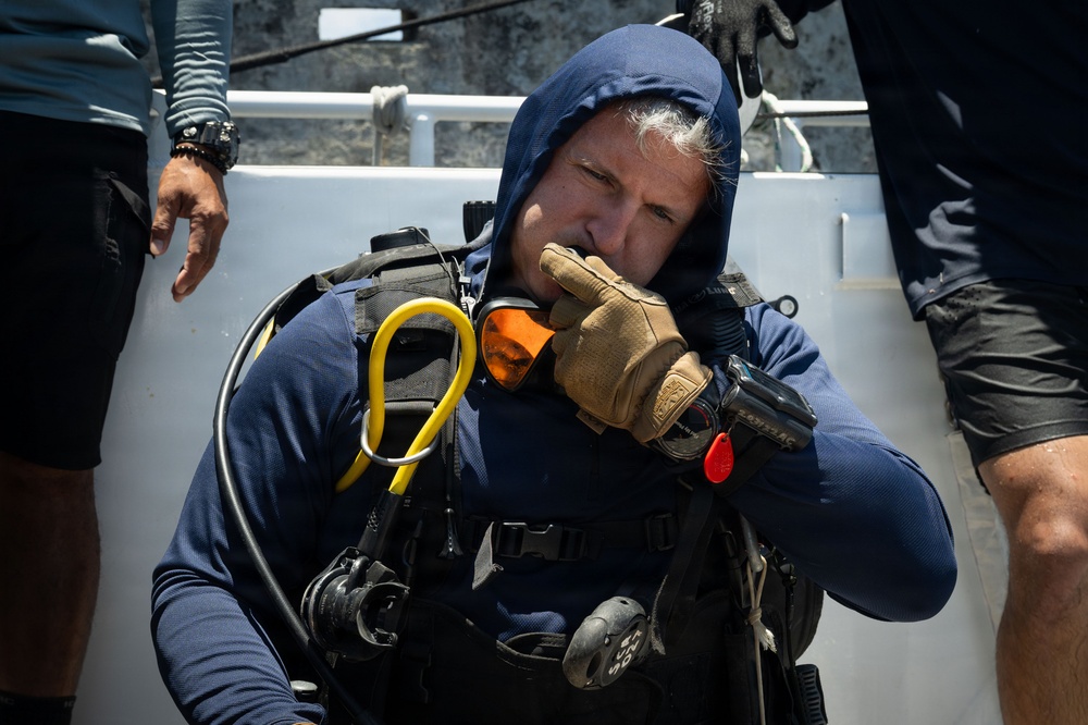UCT-2 leadership dives with Philippine Navy Seabee divers during BK26
