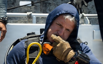 UCT-2 leadership dives with Philippine Navy Seabee divers during BK26