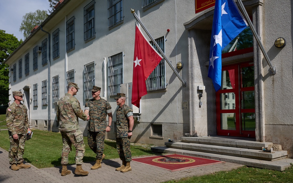 Commander of U.S. European Command, Supreme Allied Commander Europe visits MARFOREUR/AF in Germany