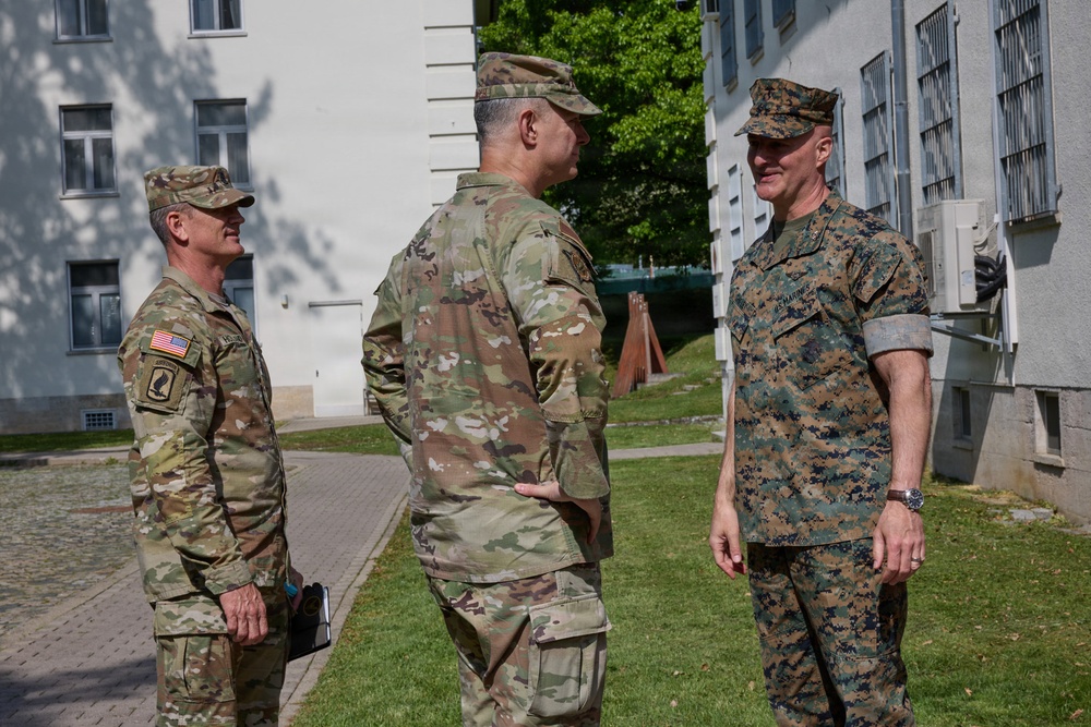 Commander of U.S. European Command, Supreme Allied Commander Europe visits MARFOREUR/AF in Germany