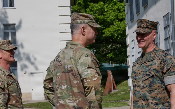 Commander of U.S. European Command, Supreme Allied Commander Europe visits MARFOREUR/AF in Germany