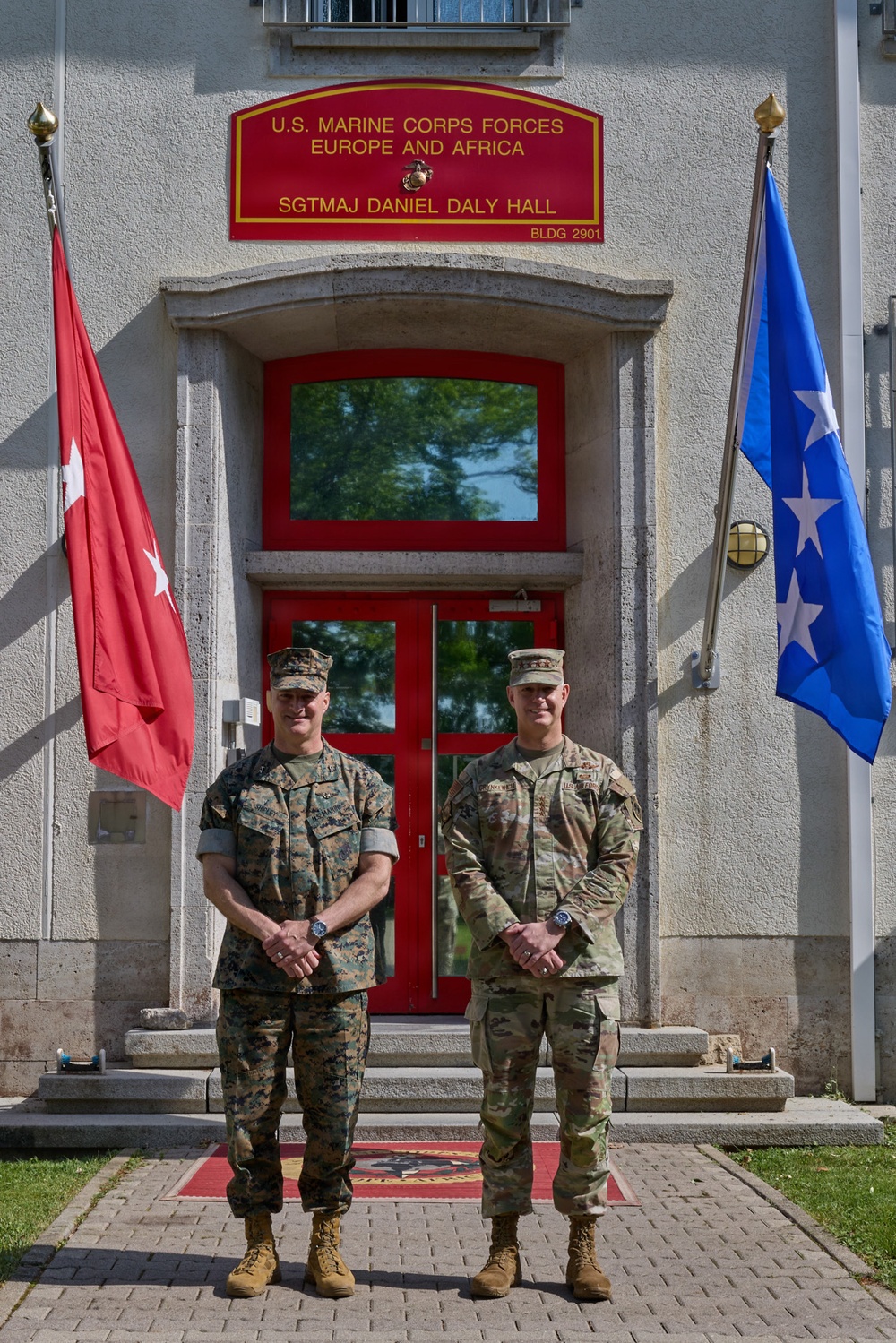 Commander of U.S. European Command, Supreme Allied Commander Europe visits MARFOREUR/AF in Germany
