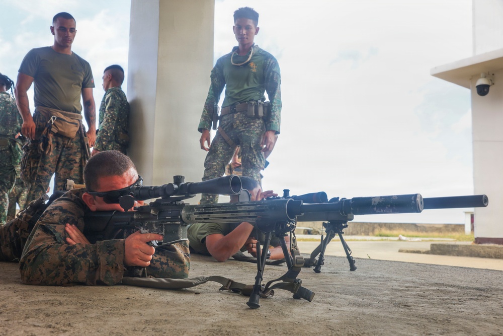 Balikatan 2026: U.S. Marines, Philippine Marines participate in weapons training class during MKTSO