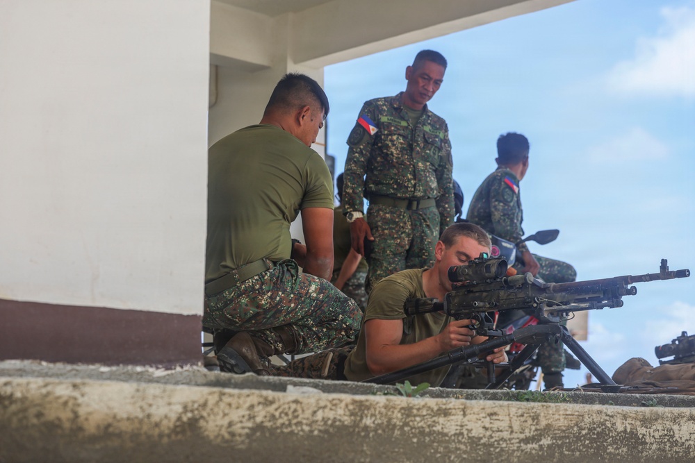 Balikatan 2026: U.S. Marines, Philippine Marines participate in weapons training class during MKTSO