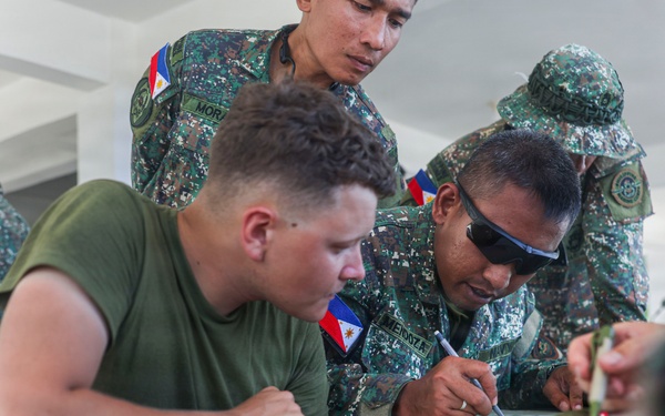 Balikatan 2026: U.S. Marines, Philippine Marines participate in weapons training class during MKTSO