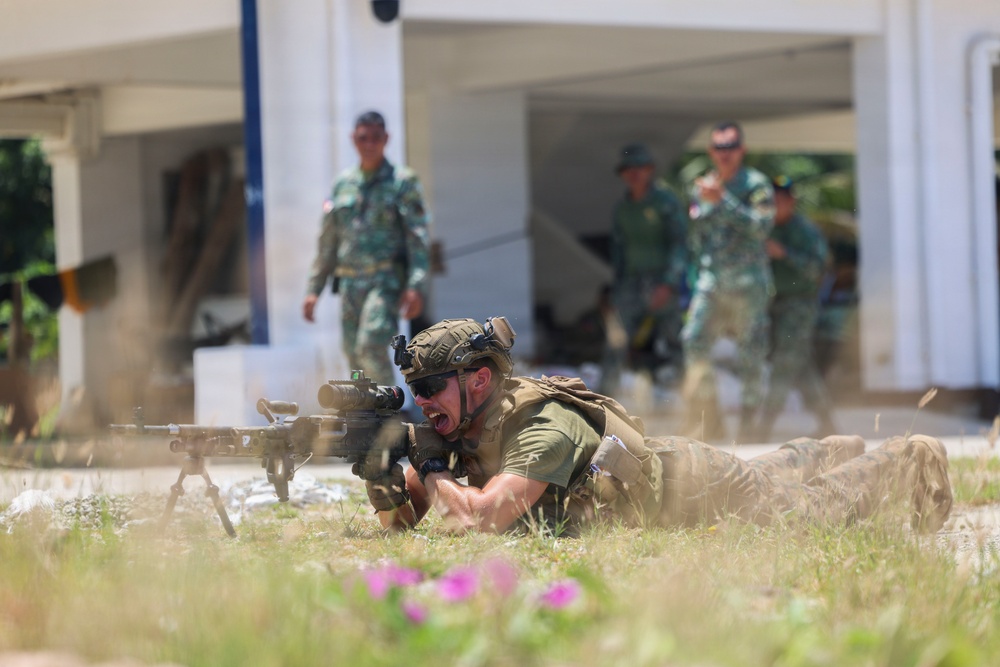 Balikatan 2026: U.S. Marines, Philippine Marines participate in weapons training class during MKTSO