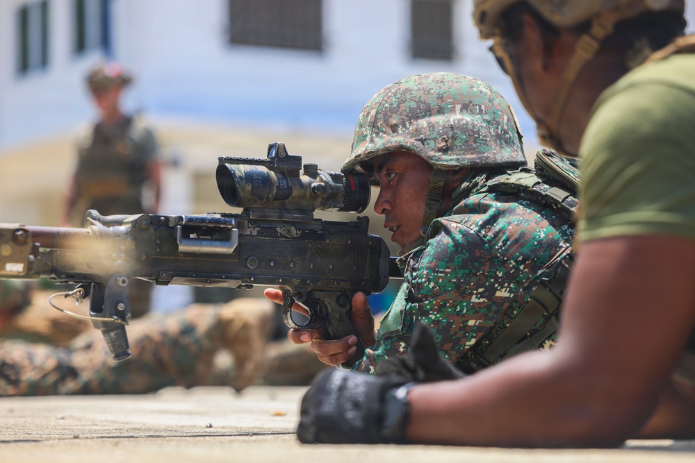 Balikatan 2026: U.S. Marines, Philippine Marines participate in weapons training class during MKTSO