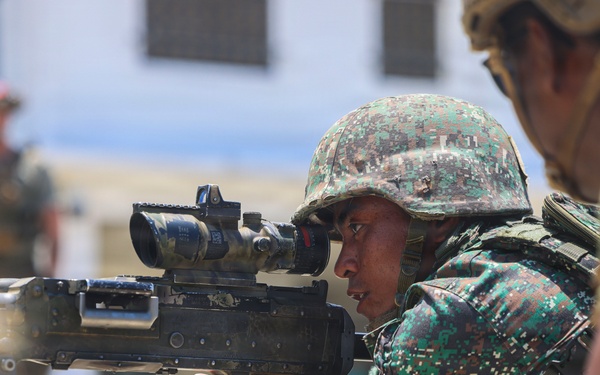 Balikatan 2026: U.S. Marines, Philippine Marines participate in weapons training class during MKTSO