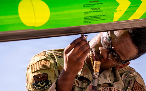 121 Maintenance Squadron boom Inspection