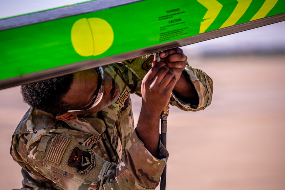121 Maintenance Squadron boom inspection