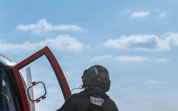 USCGC Midgett (WMSL 757) conducts vertical replenishment training