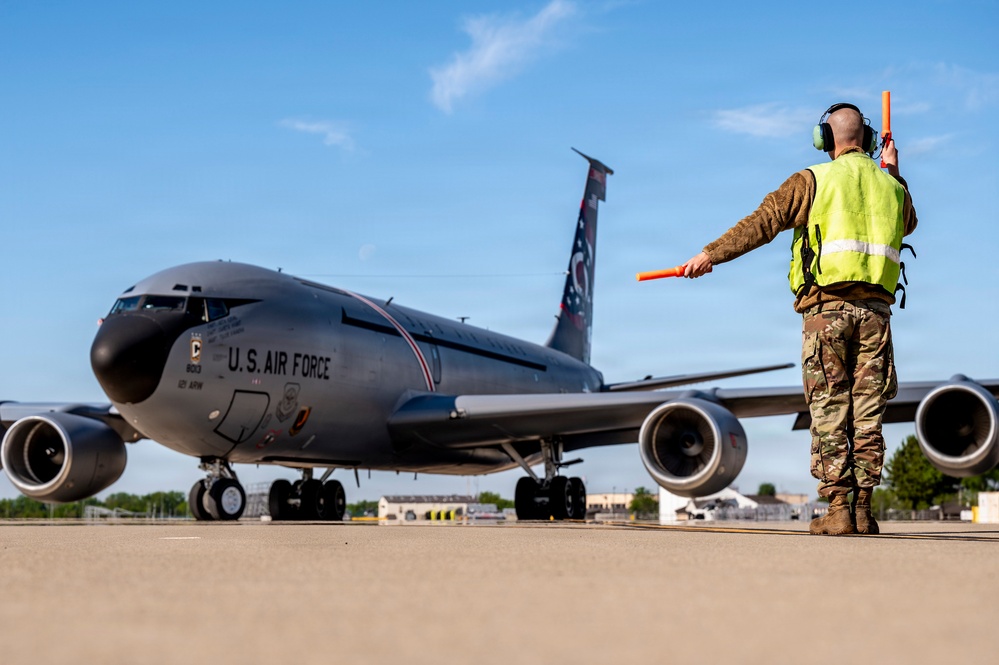 KC-135 takeoff