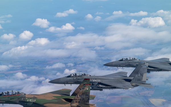 494th FS debuts heritage jet across the UK