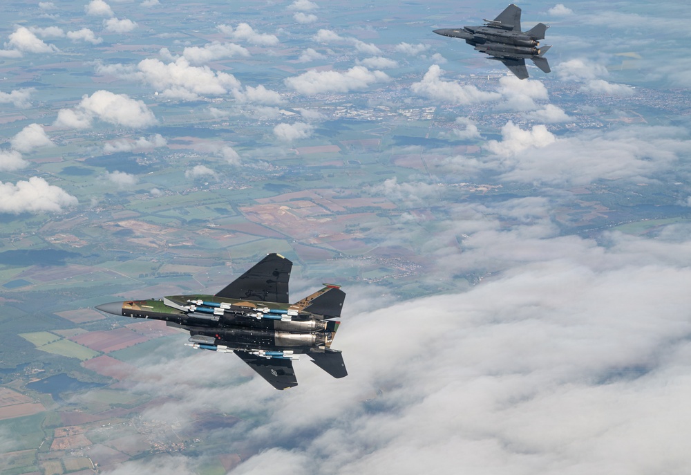 494 FS debuts heritage jet across the UK