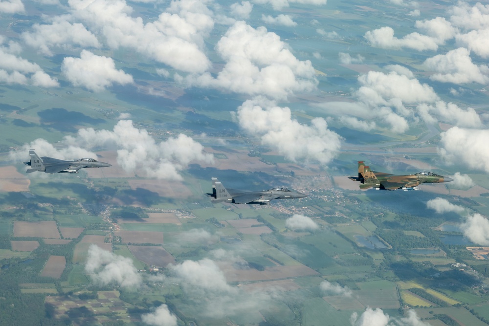 494 FS debuts heritage jet across the UK