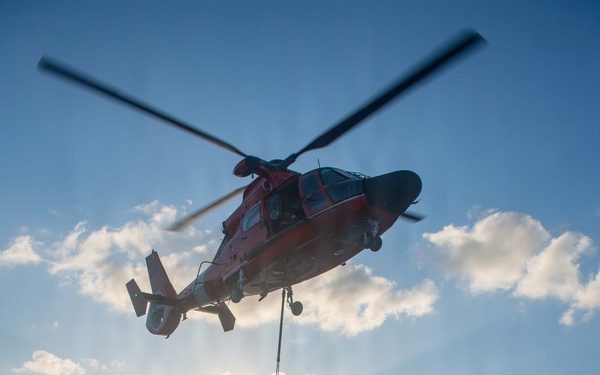 USCGC Midgett (WMSL 757) conducts vertical replenishment training