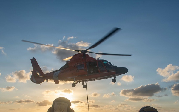 USCGC Midgett (WMSL 757) conducts vertical replenishment training