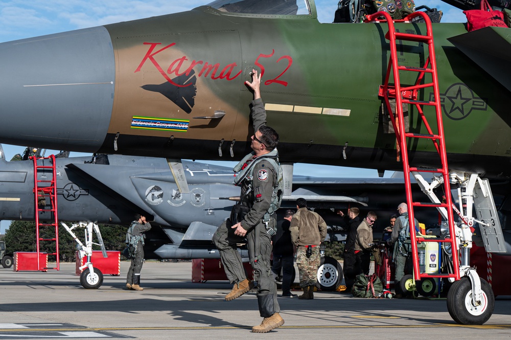 494 FS debuts heritage jet across the UK