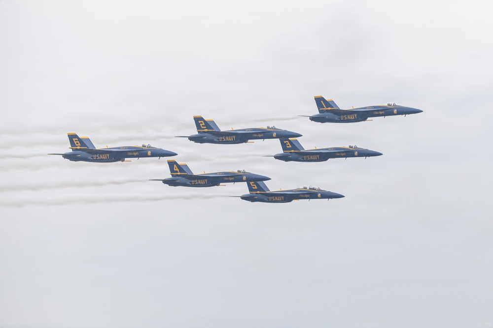 2nd Marine Aircraft Wing Commanding General welcomes the U.S. Navy Blue Angels