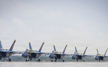 2nd Marine Aircraft Wing Commanding General welcomes the U.S. Navy Blue Angels