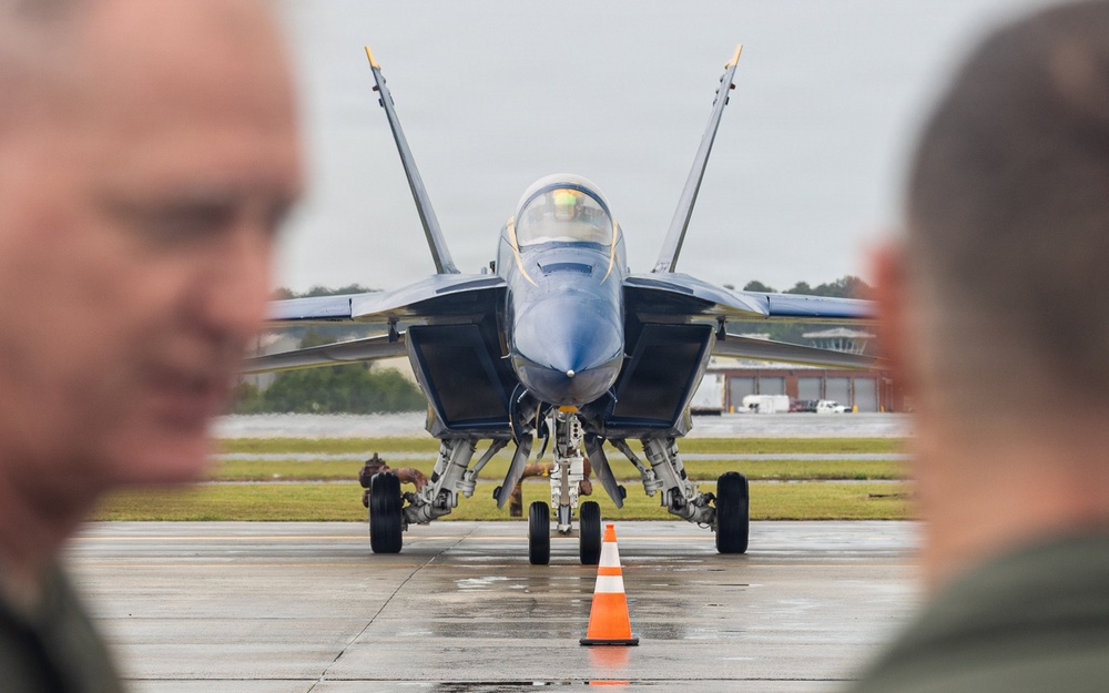 2nd Marine Aircraft Wing Commanding General welcomes the U.S. Navy Blue Angels