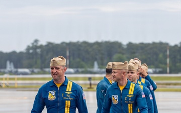 2nd Marine Aircraft Wing Commanding General welcomes the U.S. Navy Blue Angels