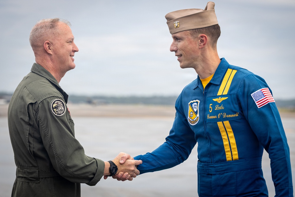 2nd Marine Aircraft Wing Commanding General welcomes the U.S. Navy Blue Angels
