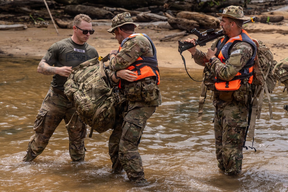 Jungle Operations Training Course - Panama 26-5: Waterborne Operations