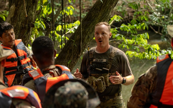 Jungle Operations Training Course - Panama 26-5: Waterborne Operations